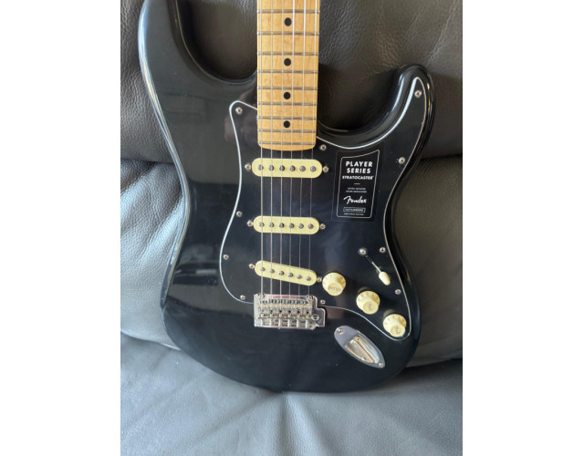 Vendo Fender Player Stratocaster Limited Edition Black.