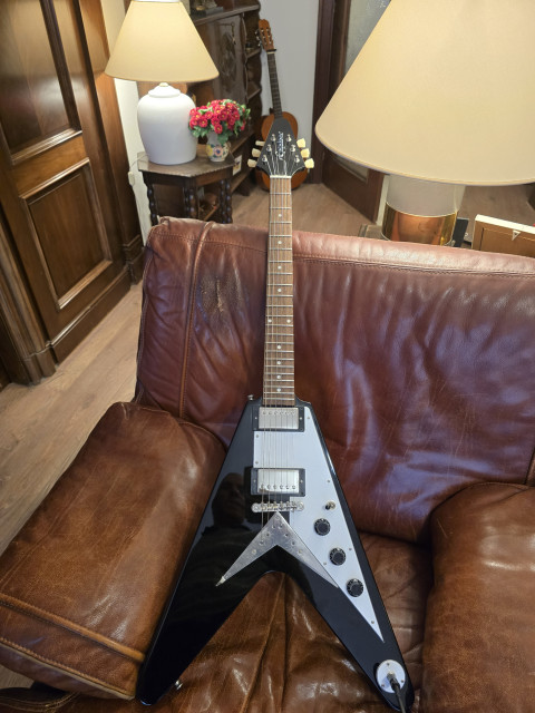 Epiphone Flying V Ebony negra estilo Gibson nueva