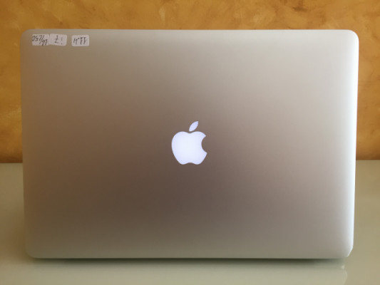 MacBook Pro 11,4 Retina, 15,4", I7 4 núcleos, 16 Gb RAM, SSD 256