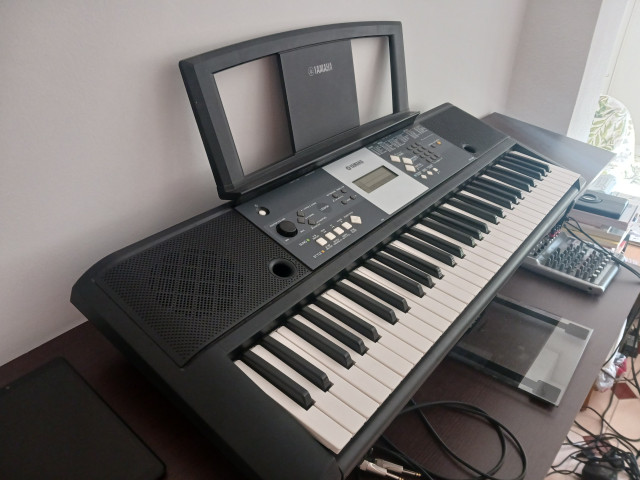 Vendo teclado Yamaha YPT-230