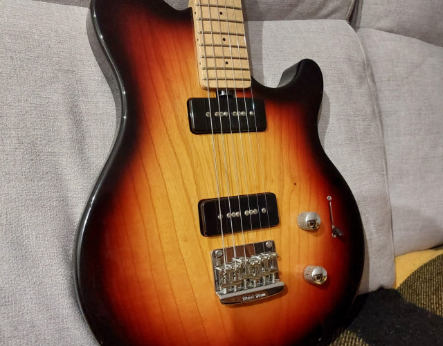 Vendo Music Man Axis Sport MM90 Vintage sunburst