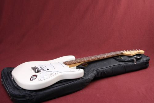 Fender Stratocaster HSS Std con PASTILLAS SEYMOUR DUNCAN