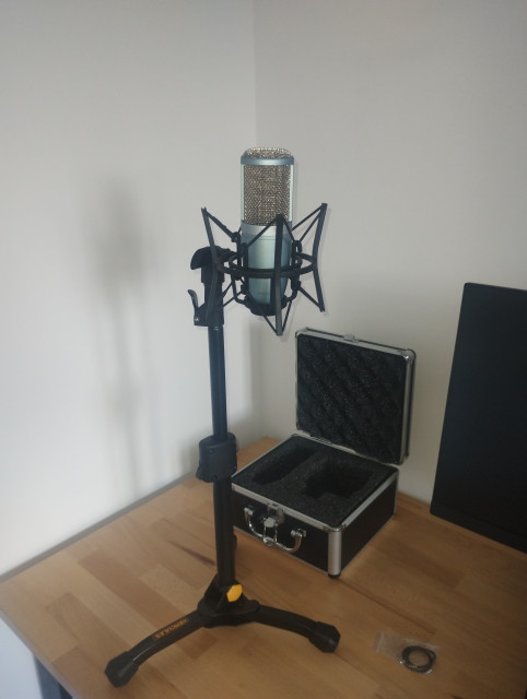 Microfono AKG P220 + complementos