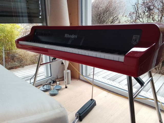 Rhodes mk7 73 active series rojo impecable