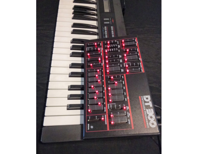 Roland Alpha Juno 1 + DT 300