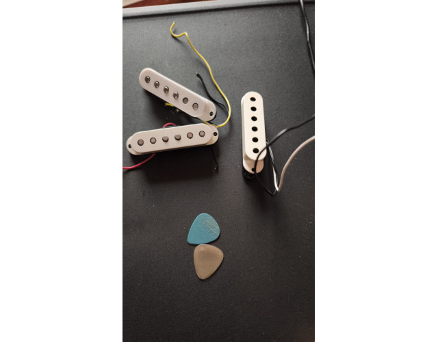 pastillas fender stratocaster. También cambio.