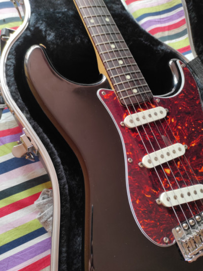 O CAMBIO Fender Stratocaster Japón