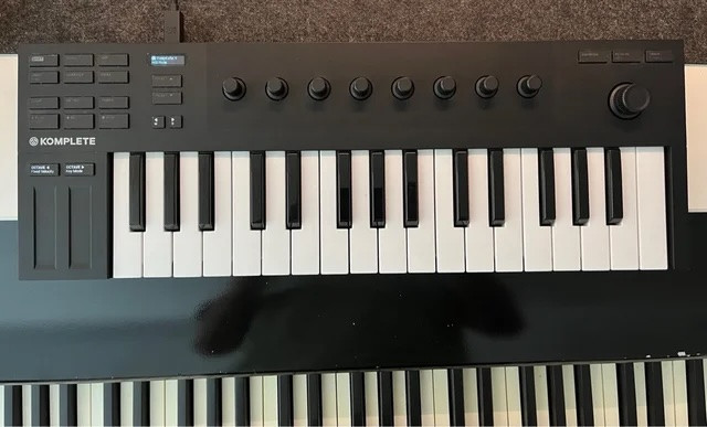 teclado Native Instruments Komplete Kontrol M32