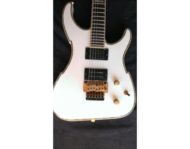 Peavey V - Type ESP LTD (especial edition) blanca