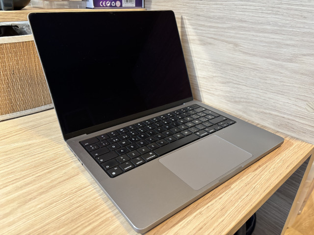 Portátil MacBook Pro 2021 (14 pulgadas con chip Apple M1 Pro).