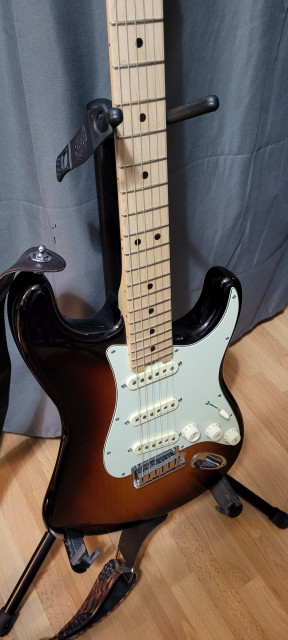 Cambio Fender stratocaster elite x Gibson Les Paul = caracteristicas/precio