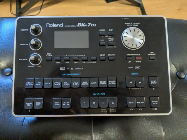 Roland BK7m REGALO PEDALERA
