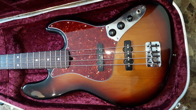 Fender jazz bass american standard 900€