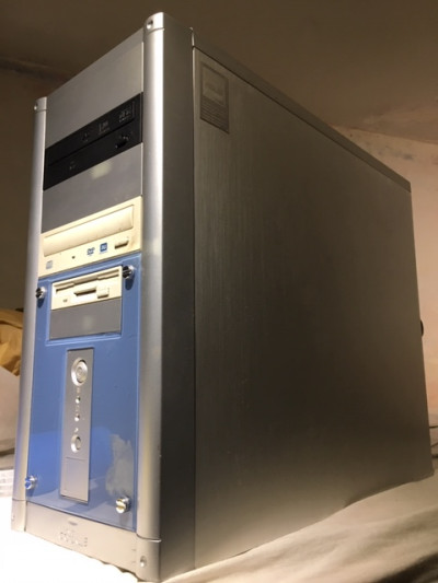 Caja torre ATX de ordenador en aluminio