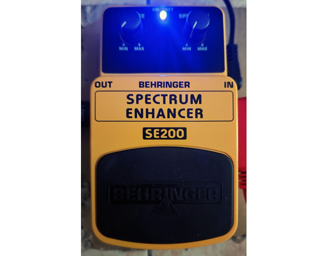 Pedal Behringer SE200 Spectrum Enhancer