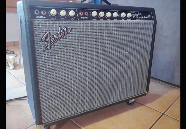 Fender custom vibrolux reverb 1997