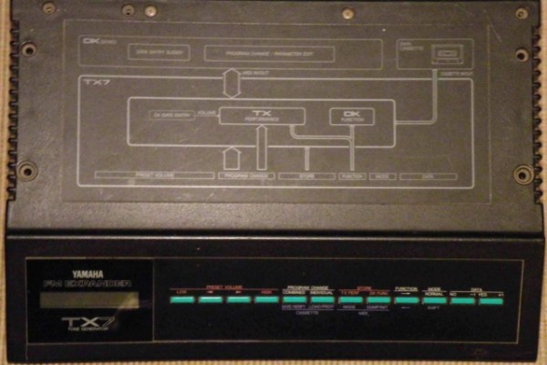 Yamaha TX7 ( DX7 modulo )