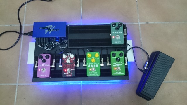 Pedalboard + Pedales
