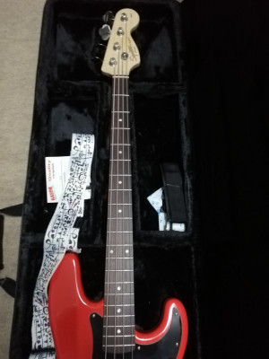 Vendo bajo Fender Squier Affinity P-Bass PJ Red