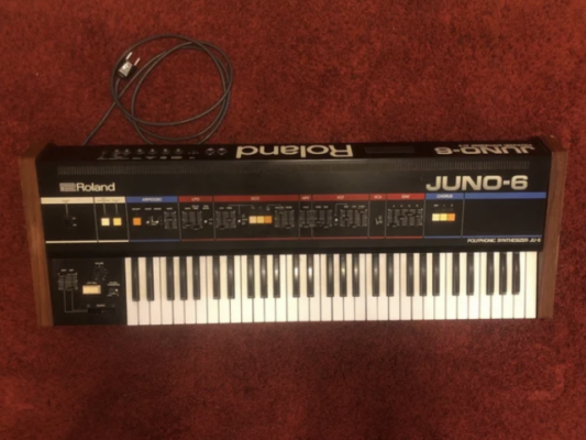 Roland Juno 6 MIDI con Flightcase