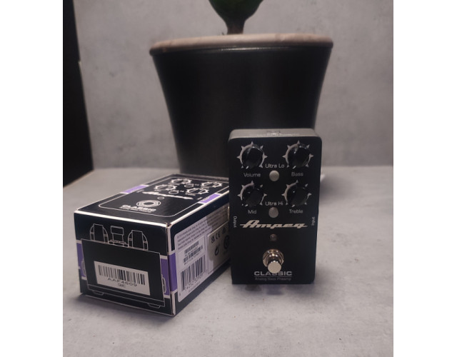 Pedal para bajo; Ampeg Classic Bass Preamp.