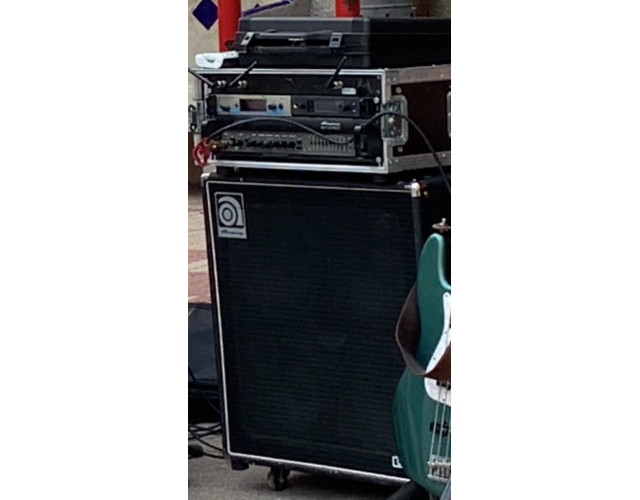 Vendo o cambio Ampeg SVT pro 3 + 4x10 HE