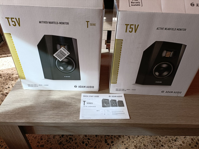 Pareja ADAM Audio T5V