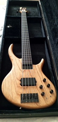 O cambio, ( lee el anuncio)Bajo Tobias Growler  5 String USA 2005