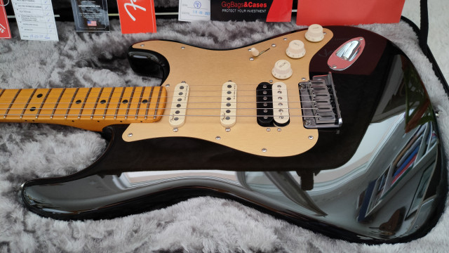 Fender Stratocaster American Ultra HSS Texas Tea 2023