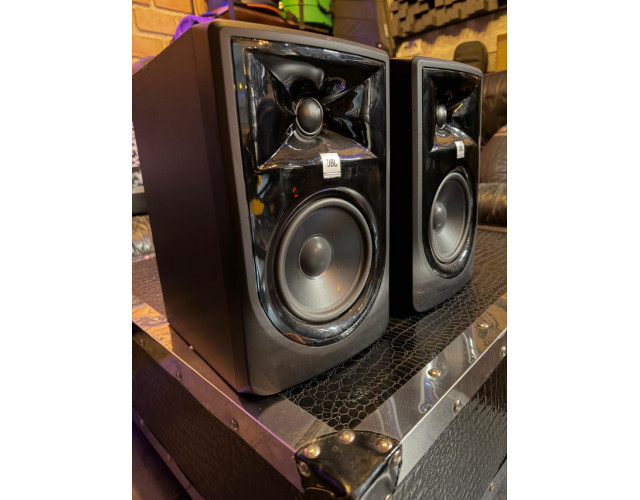 JBL 305P MkII 2-Way 5