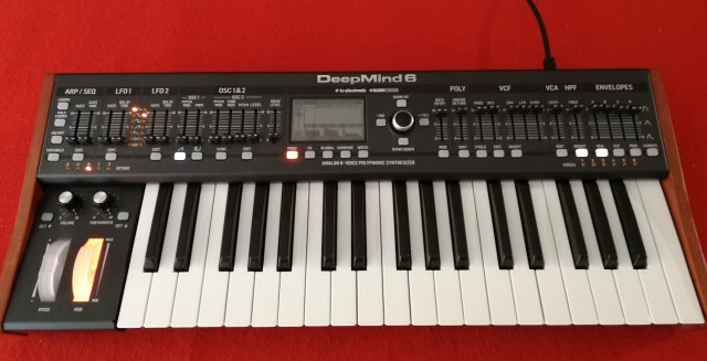 Behringer Deepmind 6