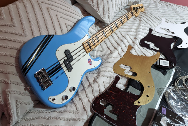 Bajo Precision Bass Daphne Blue (hecho con partes)