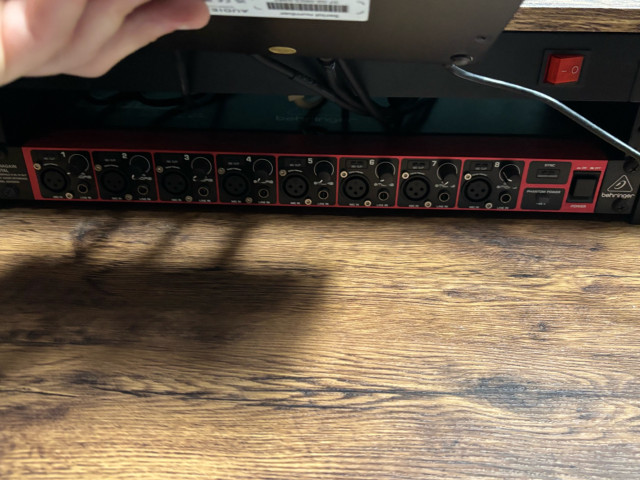 Behringer ultragain ADA8200 digital