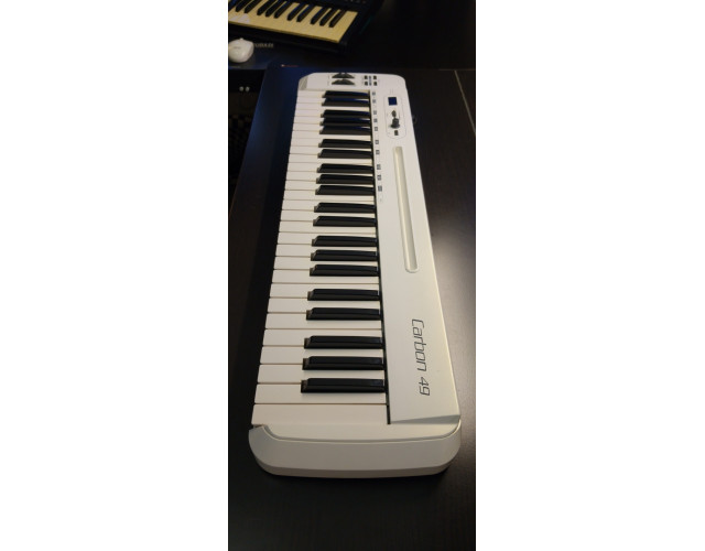 Teclado MIDI/USB SAMSON Carbon 49