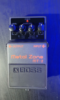 BOSS METAL ZONE MT-2