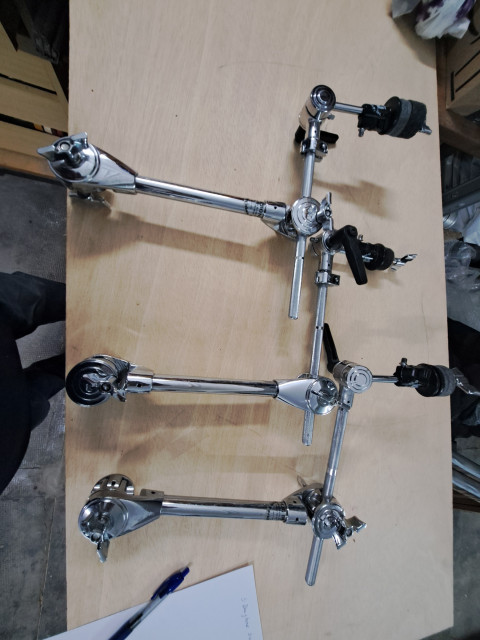 Varios herrajes y  material percusion a buen precio