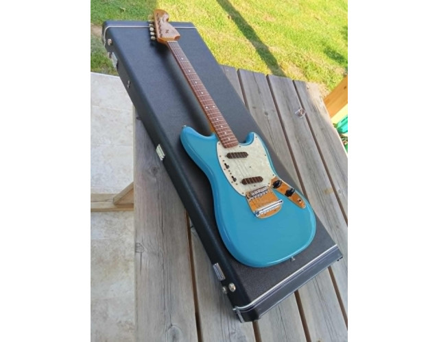 Fender mustang made in japan CBL