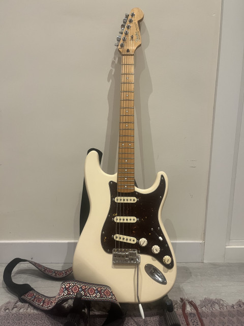 Fender Stratocaster MIM 90s mejorada