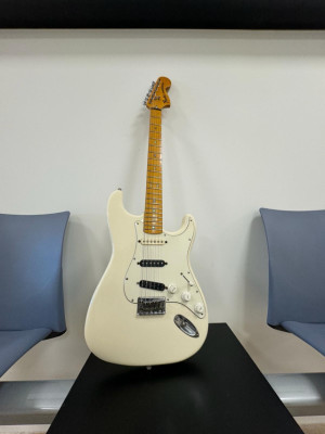 Fender strato del 77 x guitarra