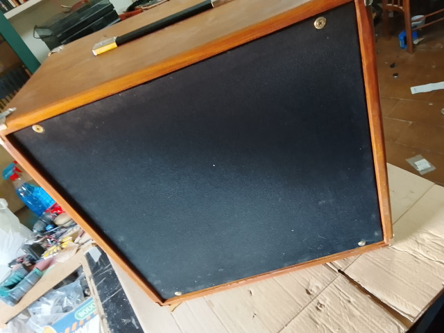 Pantalla 1x15 en madera de Abeto Finlandés