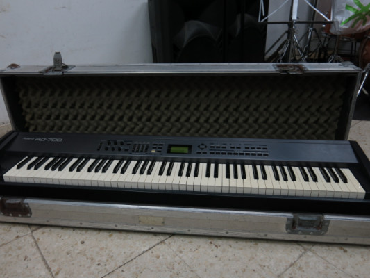 Roland RD700 + SRX 12 + FLIGHT CASE