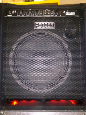 Amplificador bajo o teclado Fender 100W