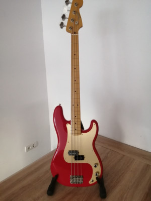 Vendo Fender vintera 50s precision Bass