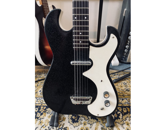 Silvertone 1448 con Amp-In-Case de 1965 (VIDEOS)