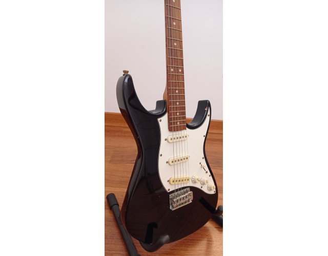 Guitarra eléctrica Aria Stratocaster
