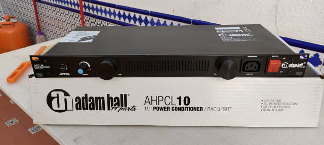 Adam Hall AHPCL10 19" Power Conditioner/RackLight