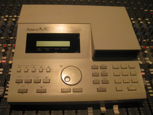 Roland MC-300