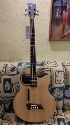 Se vende Bajo Acustico NUEVO SIN ESTRENAR