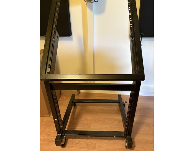 Konig & Meyer 42020 Carrito con Rack de 19" Negro
