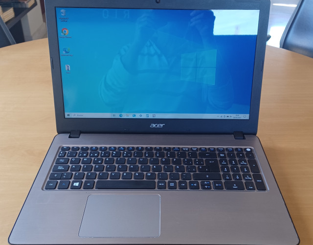 Ordenador portátil Acer i7 6500U. Ram 8GB DDR4. SSD 128GB+1TB HDD
